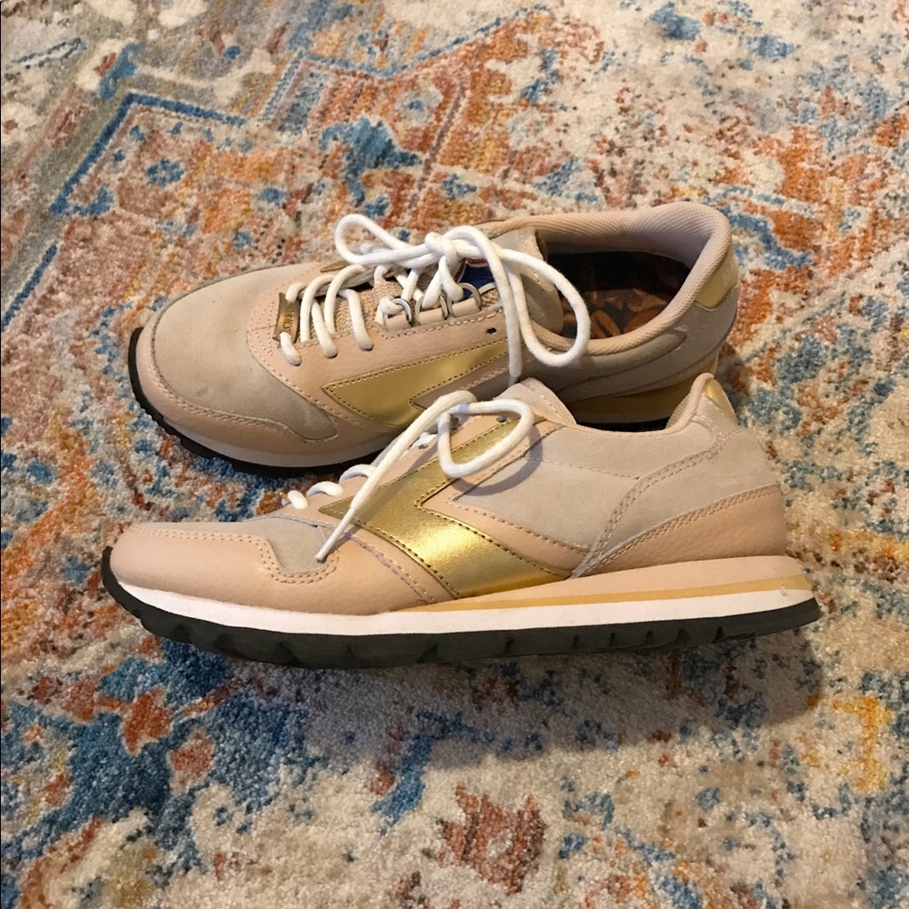 Brooks Sneakers
